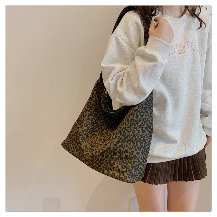 Fashionable leopard print hand-held tote bag