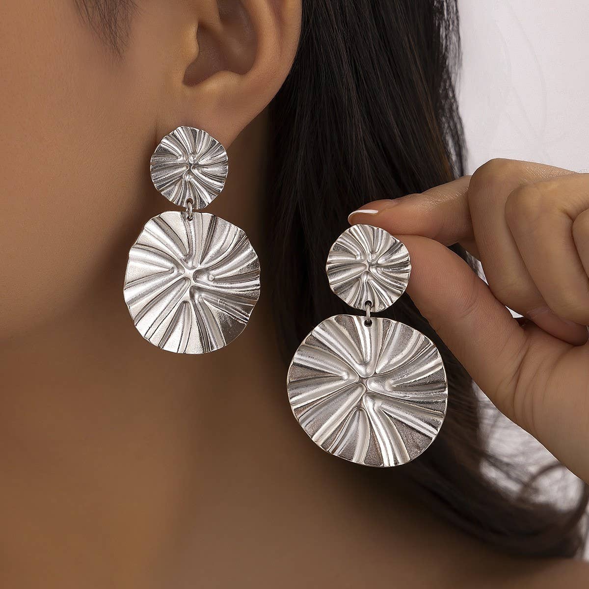 FASHION PERSONALITY COOL STYLE PLEATED EARRINGS_CWMM3197