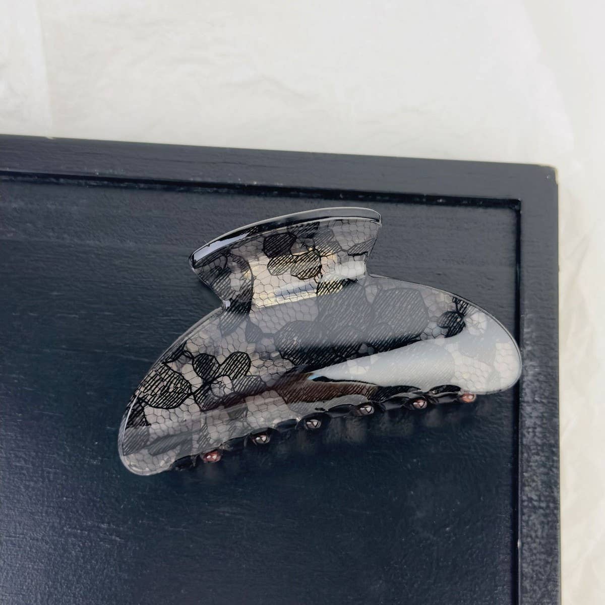 DELICATE AND GENTLE LACE PATTERN HAIRPIN