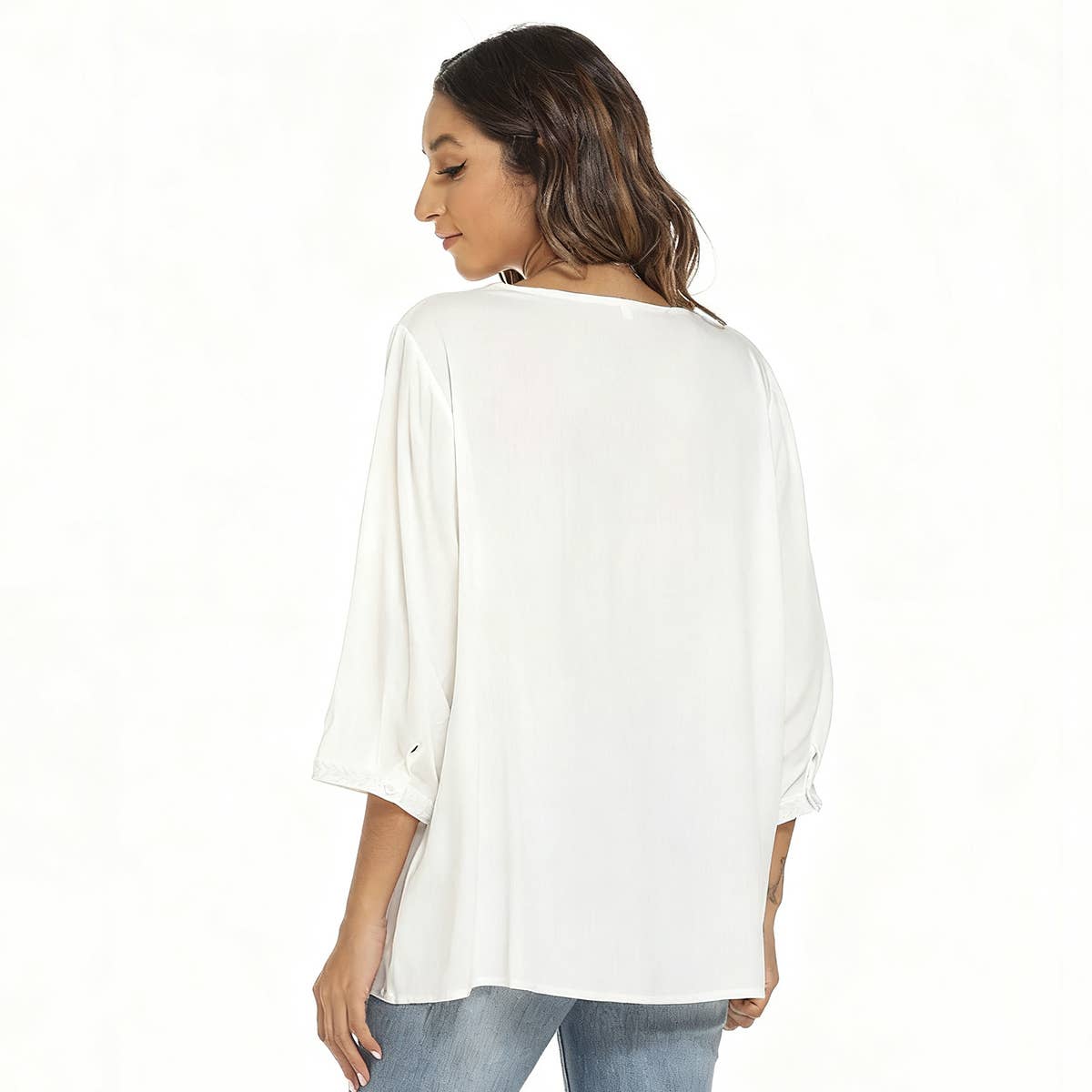 Solid-color mid-sleeved V-neck embroidered shirt