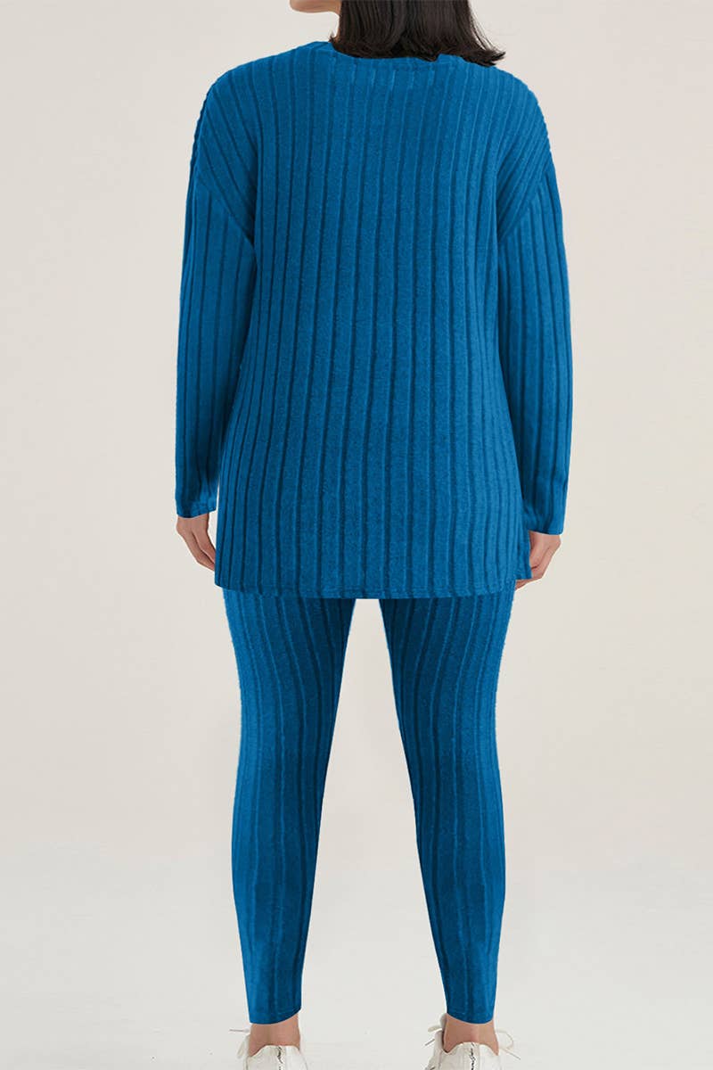 TWO-PIECE SUIT WITH CREW NECK AND LONG SLEEVES