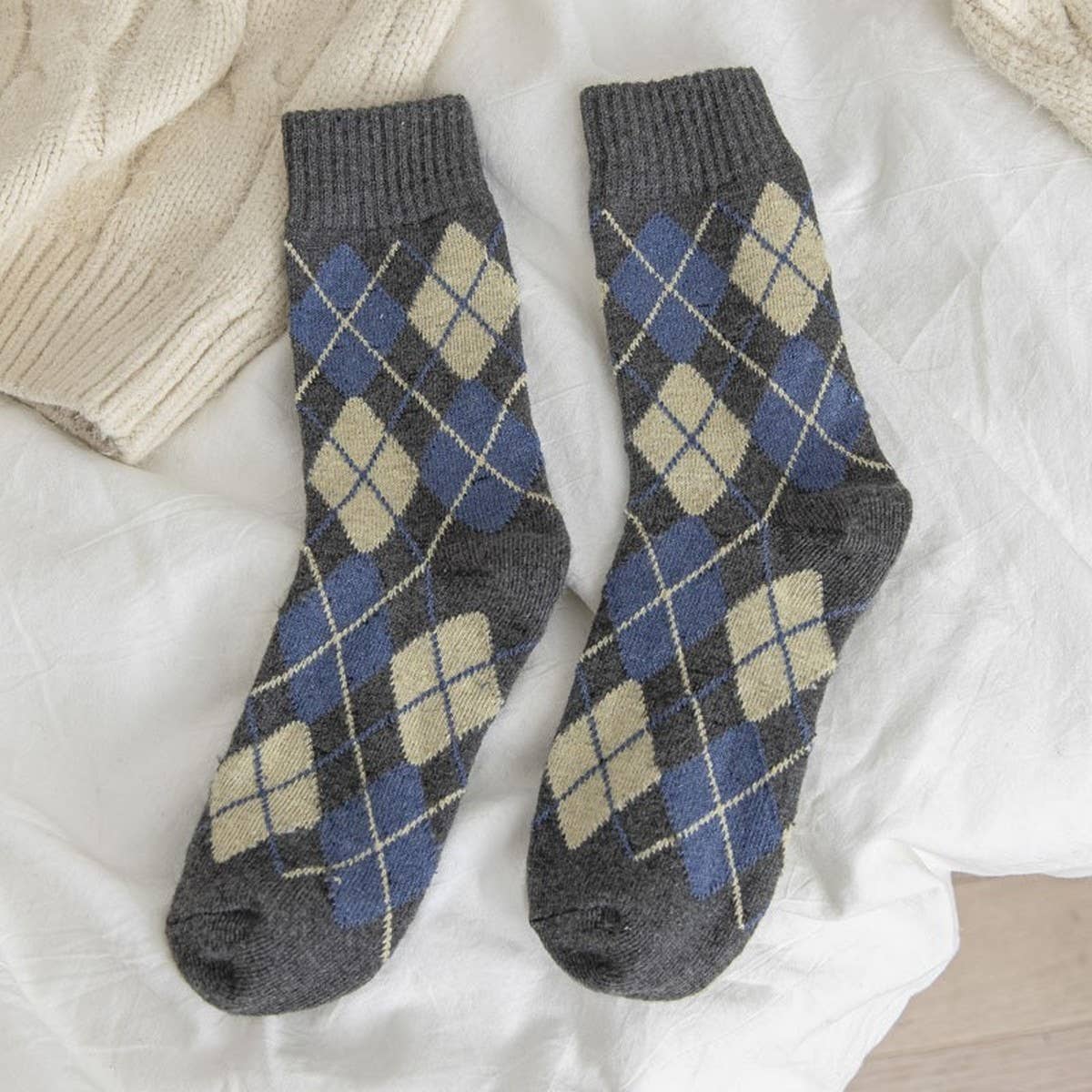 DIAMOND CHECK WARM RETRO MID-CALF SOCKS