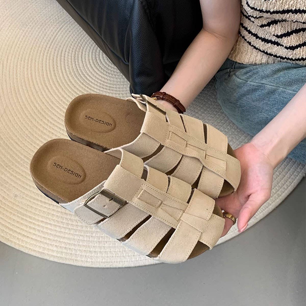 Leather Closed Toe Slip-On Flat Mule Sandals_CWSHF0151