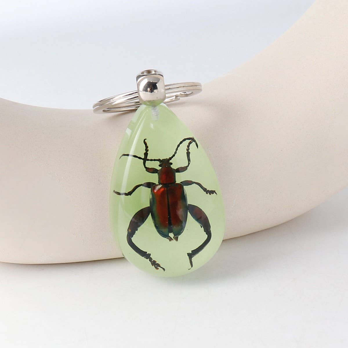 AMBER GLOW-IN-THE-DARK INSECT KEYCHAIN PENDANT_CWMM3698