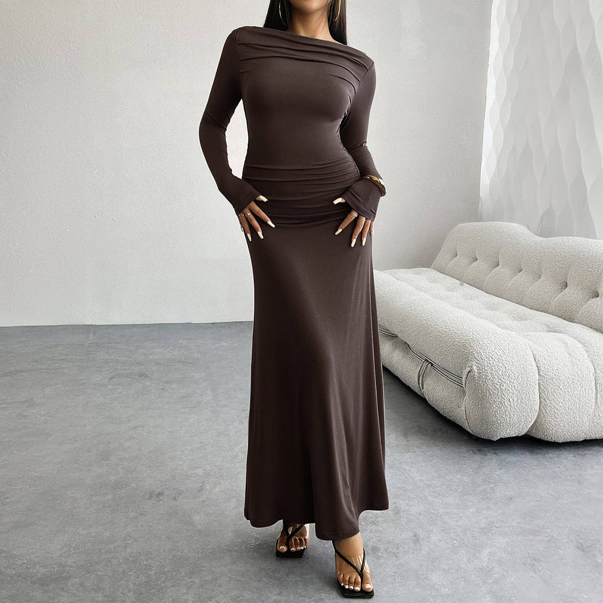 Solid color dress with hip collar
