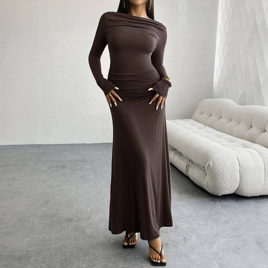 Solid color dress with hip collar