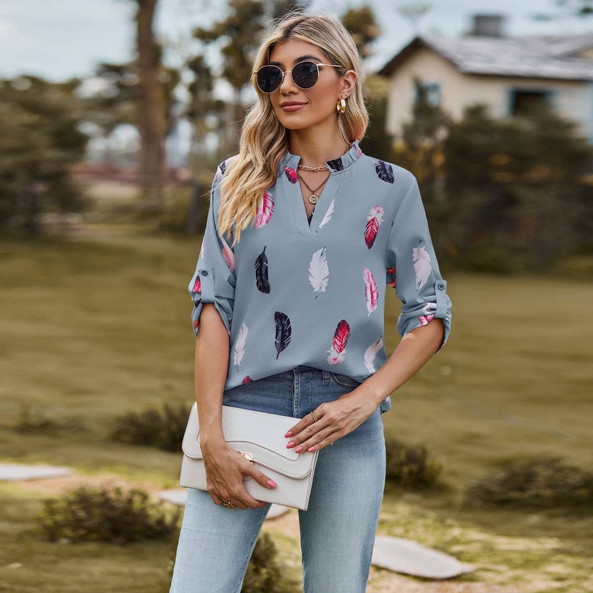 V-neck feather print seven-quarter sleeve shirt