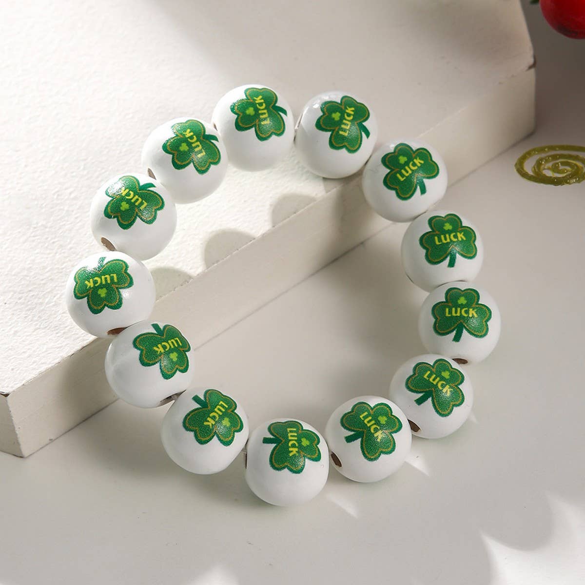 ST. PATRICK'S DAY WHITE WOOD BEAD BRACELET SET_CWMM3505