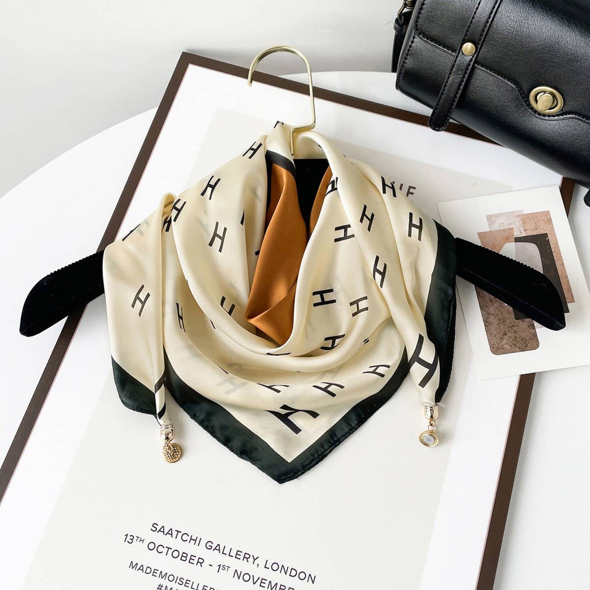 Magnetic Print Triangle Scarf for  Spring Style