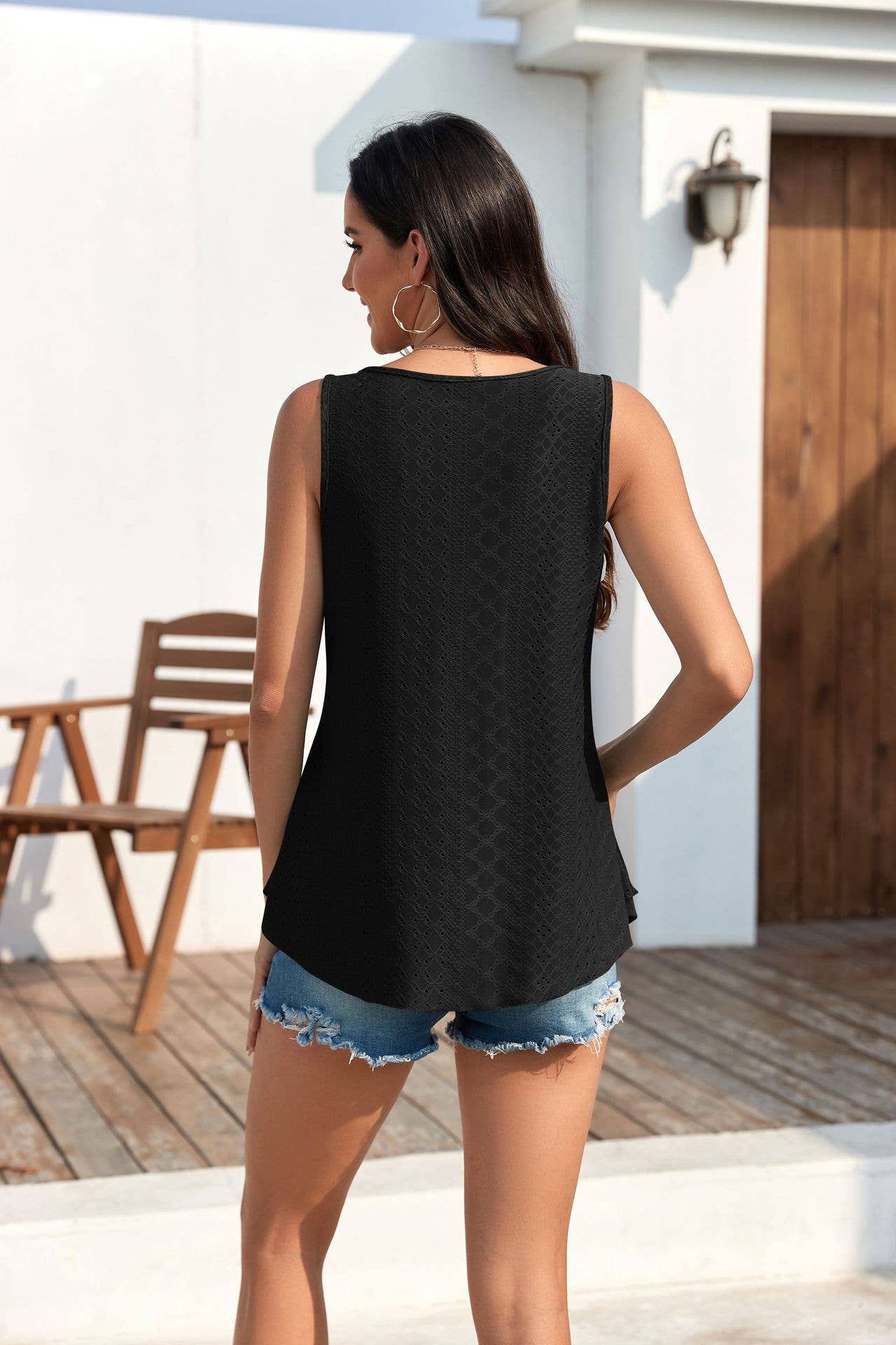 Round neck sleeveless solid color hollow vest