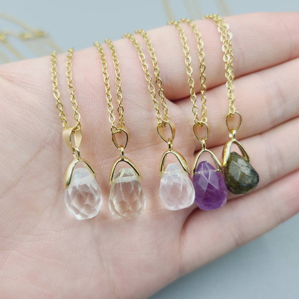 FASHIONABLE NATURAL STONE CRYSTAL PENDANT NECKLACE