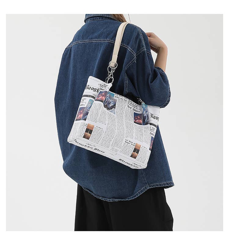 Newspaper printed large-capacity bucket bag