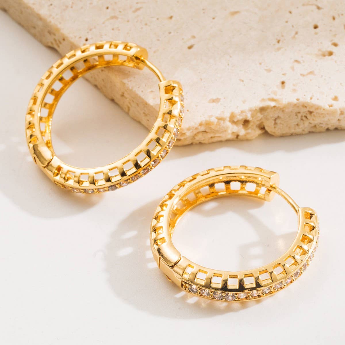 Sparkling Hoop Earrings Gold-Tone Luxury Style_CWMM8533
