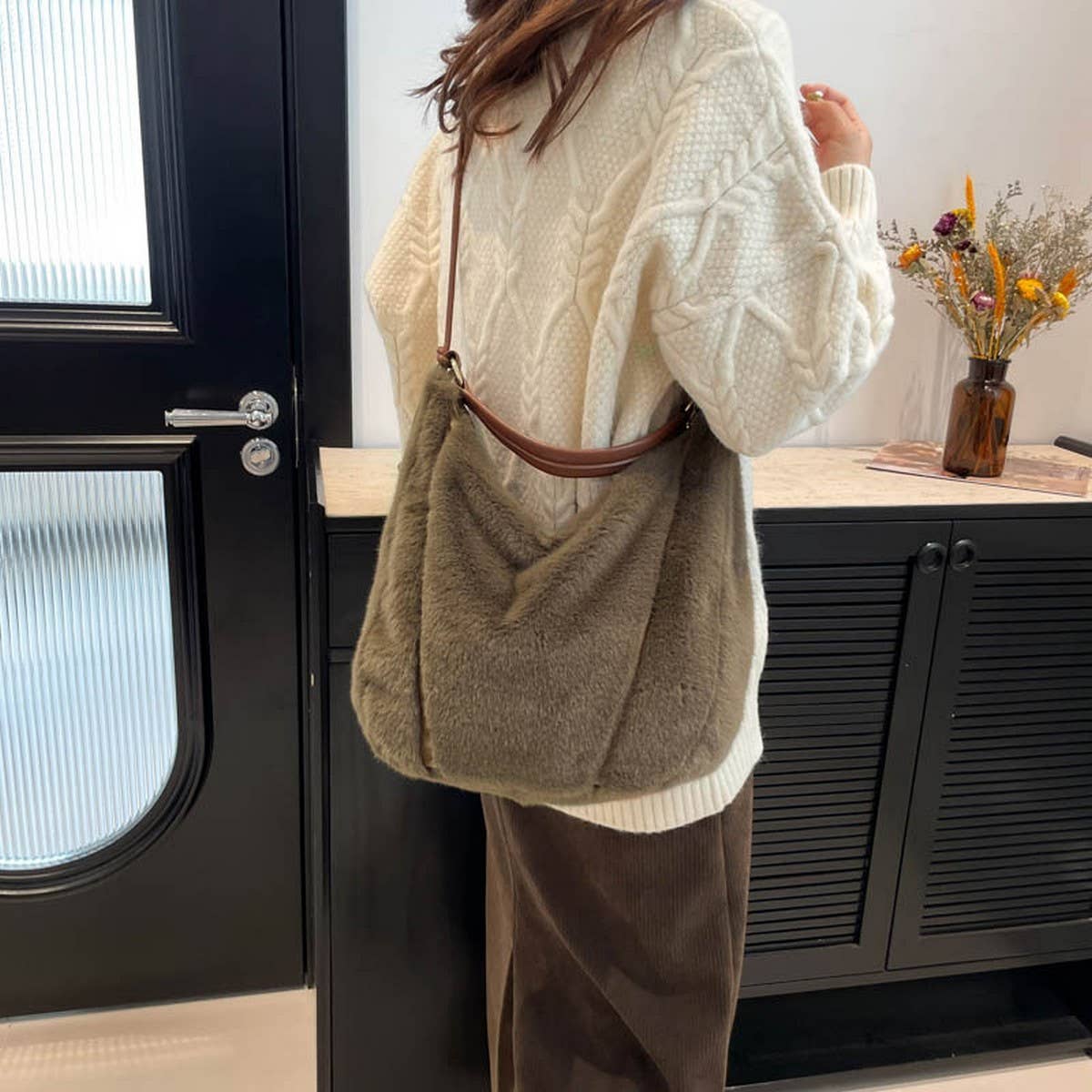 WINTER LARGE CAPACITY SINGLE SHOULDER PLUSH BAG_CWAB3915