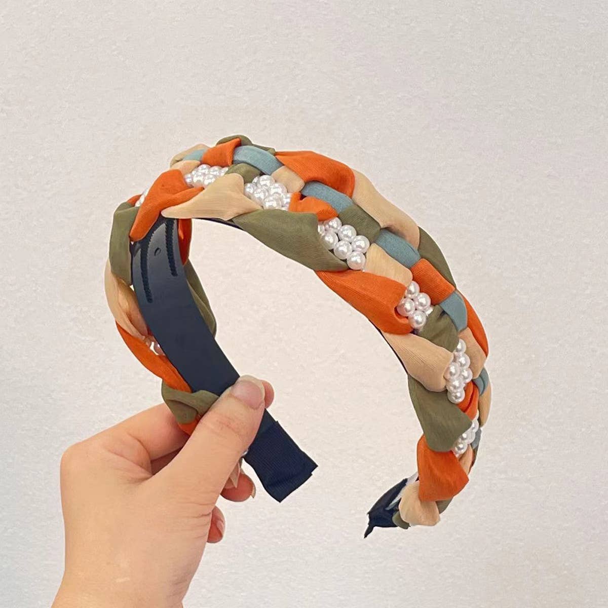 WIDE-BRIMMED PEARL BRAID HEADBAND_CWAHA1708