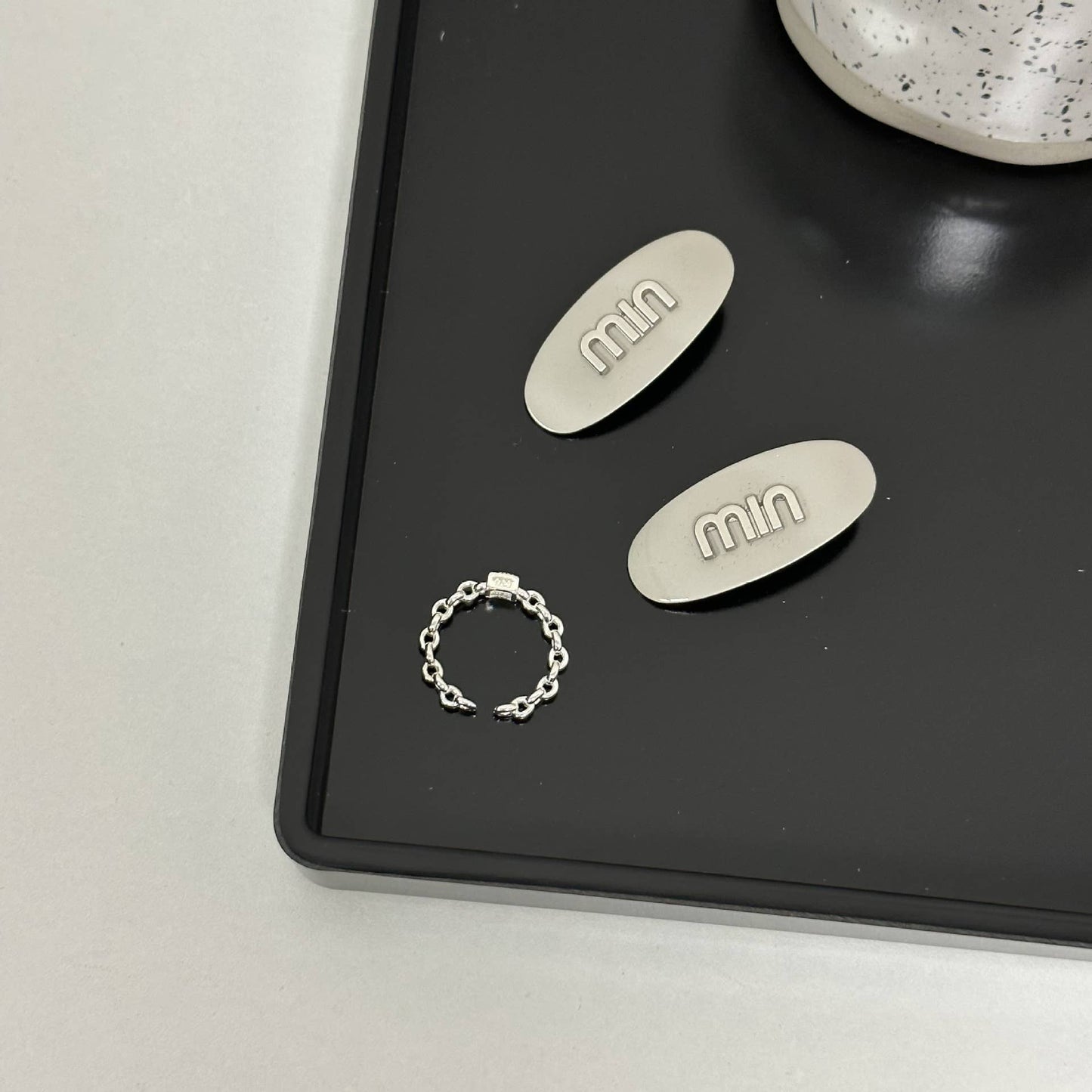 Simple letter Pearl beak clip Premium side fringe clip