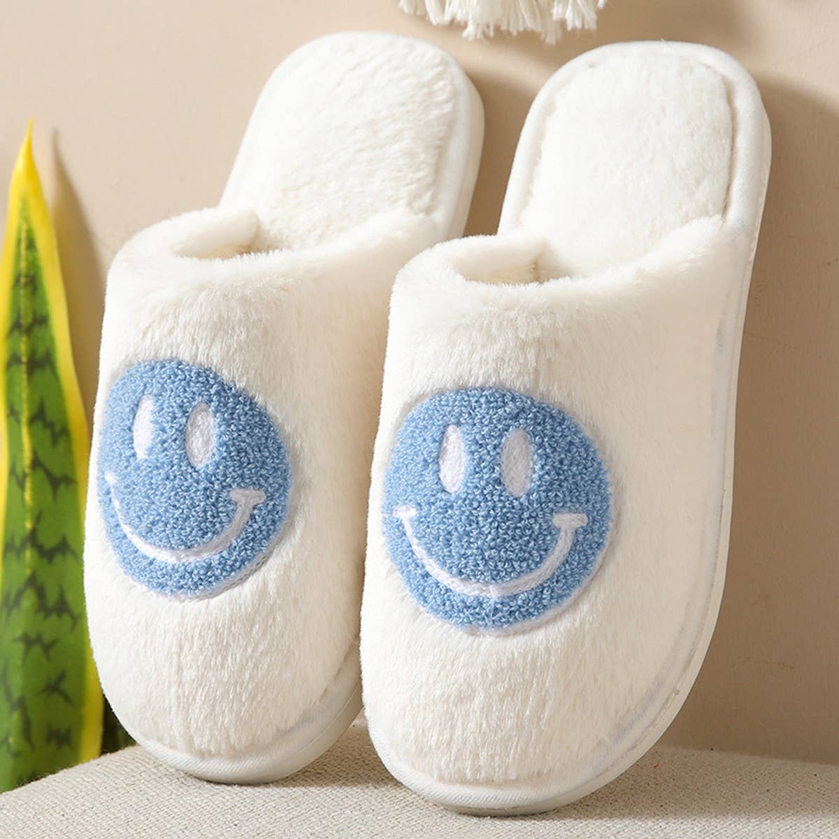 COZY SMILING FACE SLIPPERS FUZZY SLIPPERS WOMEN