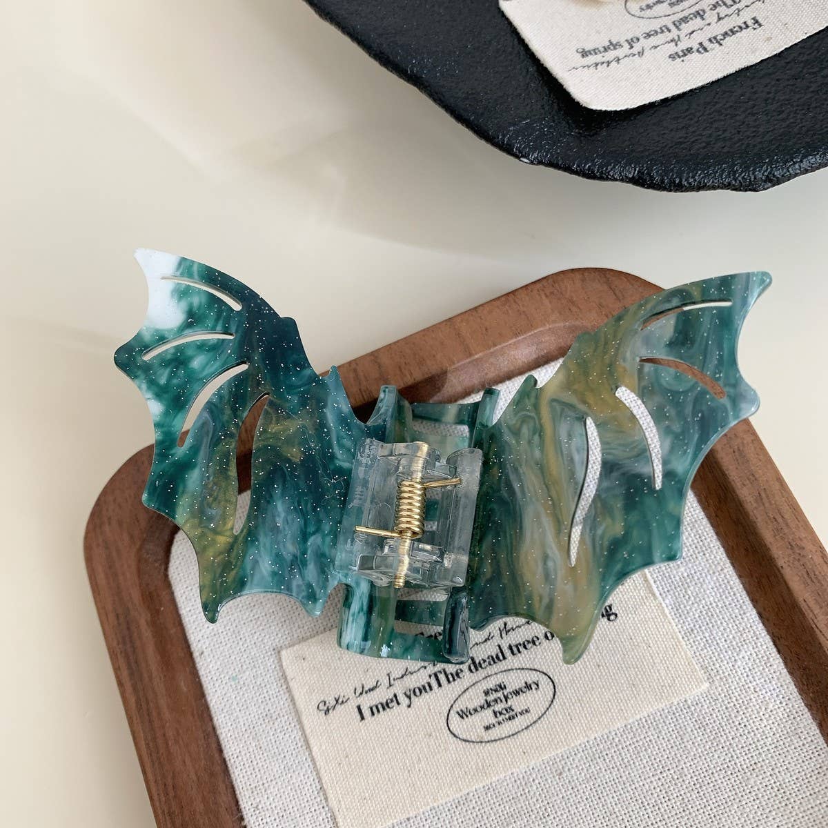 CWAHA07706_HALLOWEEN BAT WING CLAW HAIR CLIP