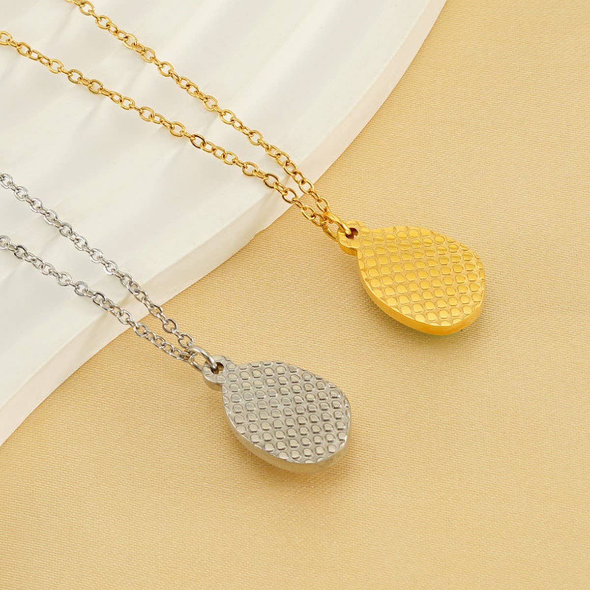 Irregular natural stone titanium steel clavicle chain