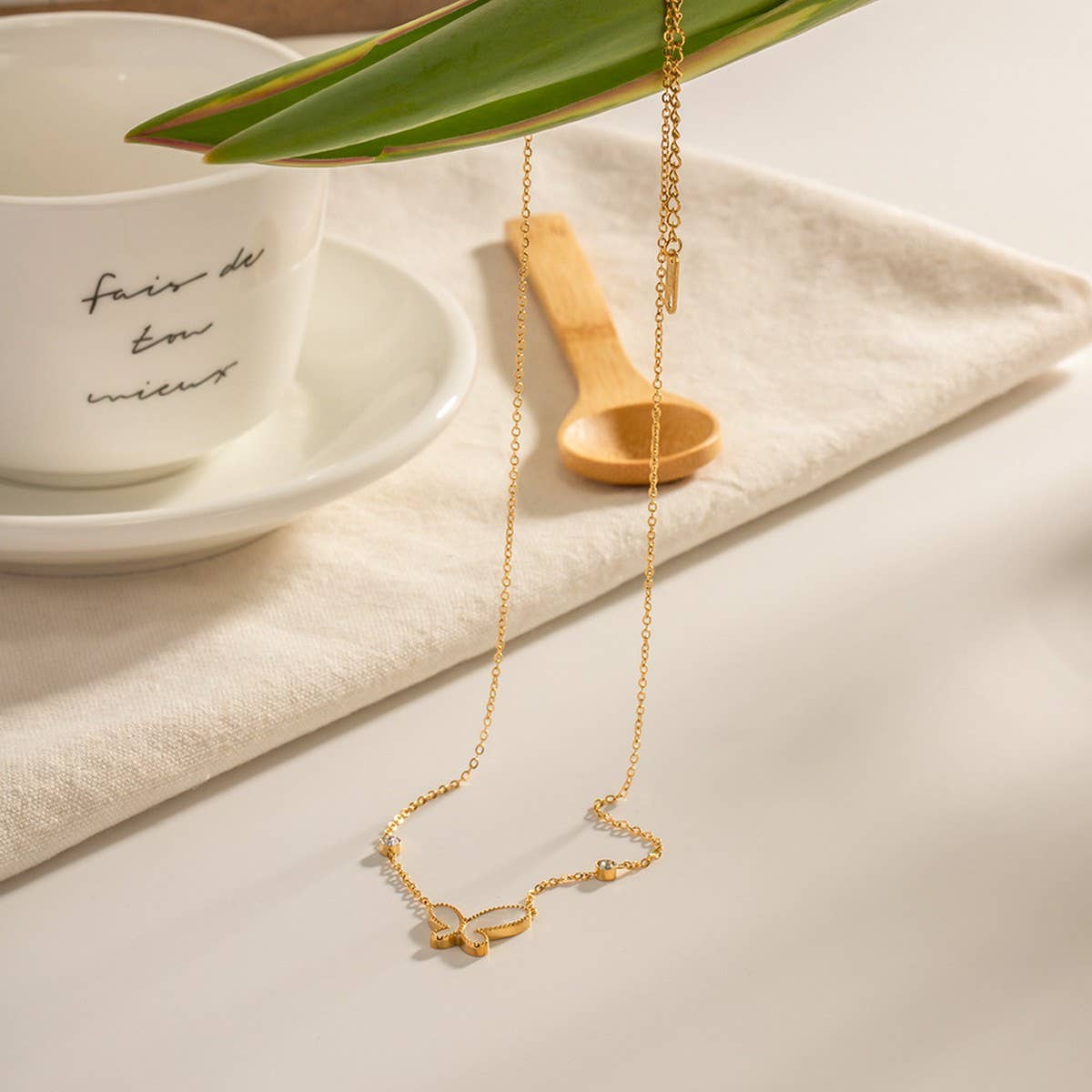 NEW BUTTERFLY DIAMOND NICHE LUXURY NECKLACE