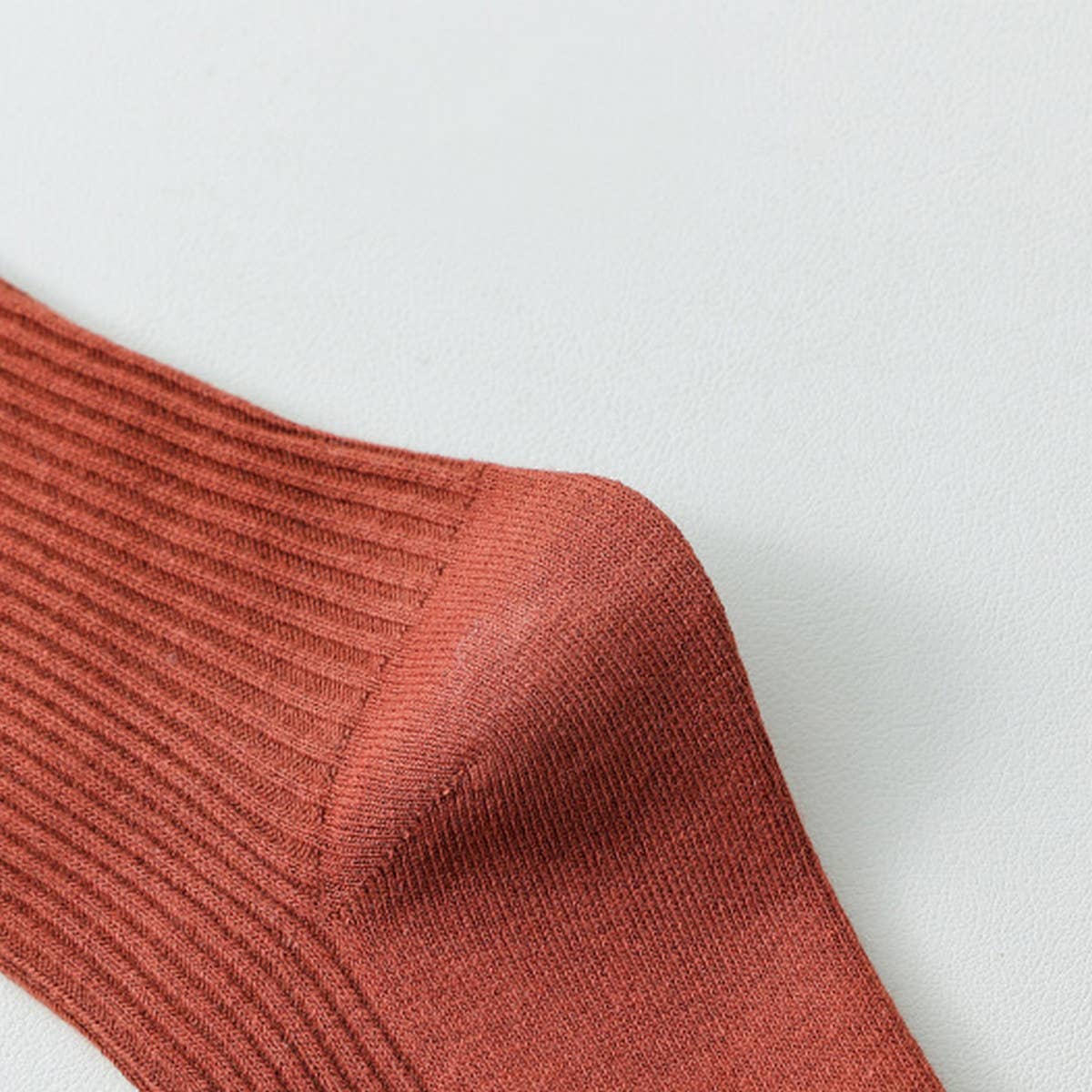 2024 NEW COLOR CONTRAST STRIPED MID-CALF SOCKS_CWMS0649