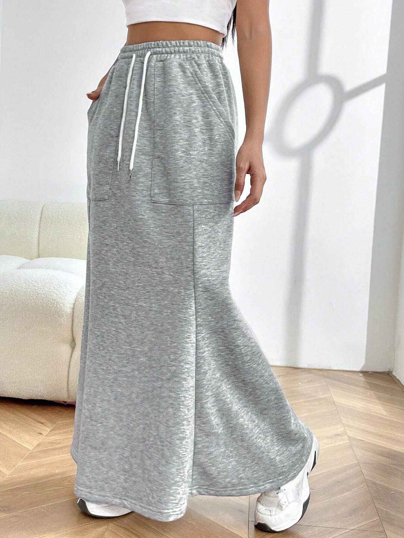 SIMPLE ELASTIC-WAIST SKIRT WITH LARGE POCKETS