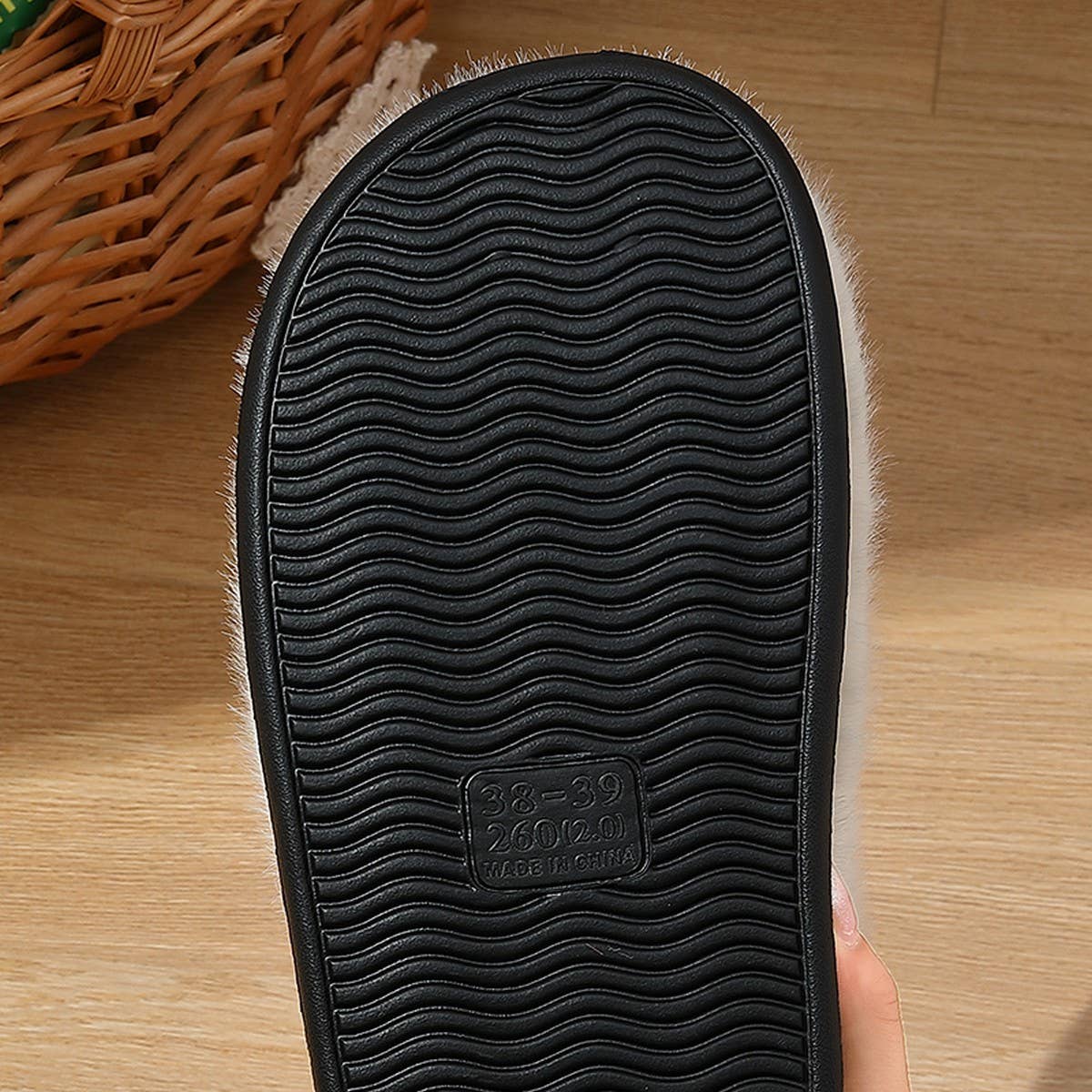 MINIMALIST WARM COMFY FLUFFY BEDROOM SLIPPERS