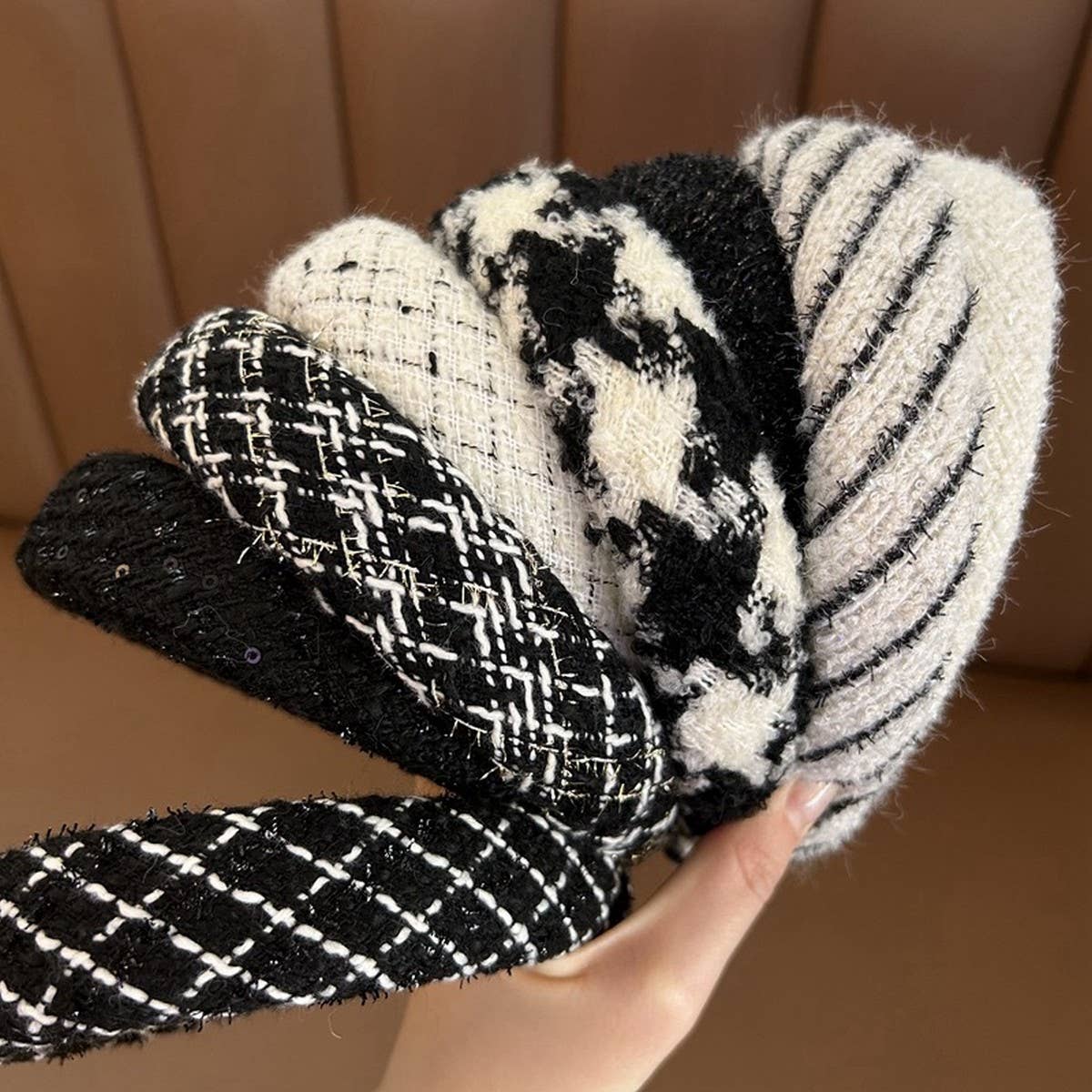 BLACK AND WHITE WIDE BRIM HEADBAND_CWAHA2862