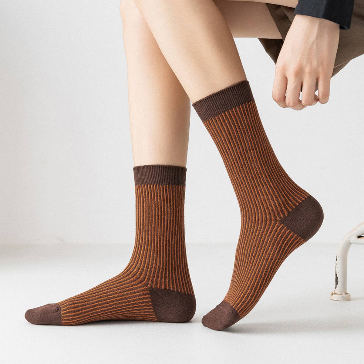 SIMPLE STRIPED MID-CALF SOCKS_CWMS0662