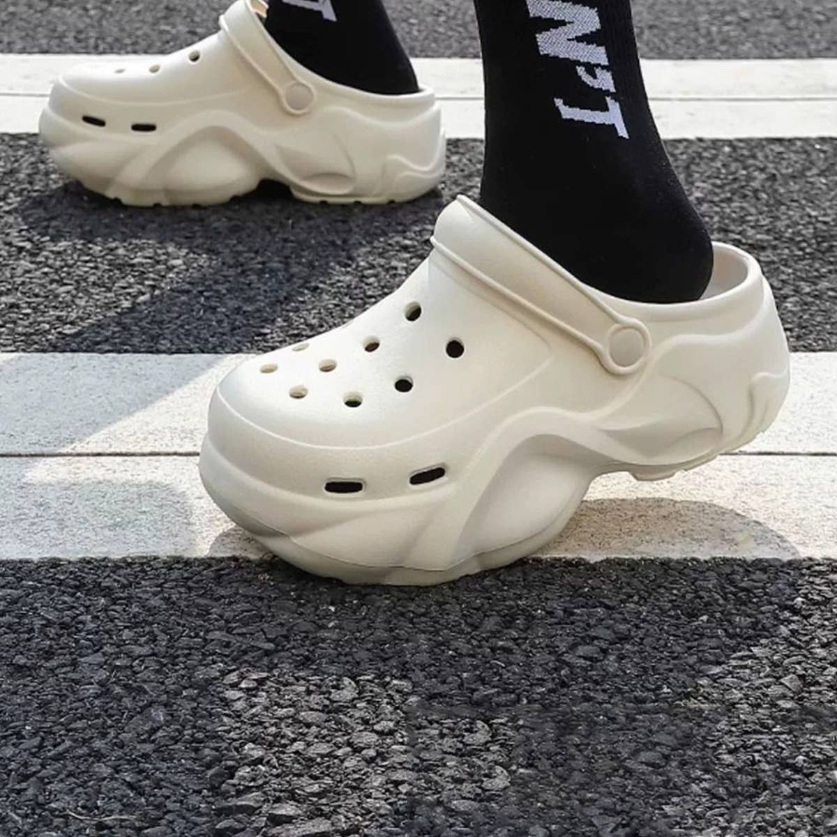 2024 NEW FASHION BEACH NON-SLIP HOLE SHOES_CWSHS0807