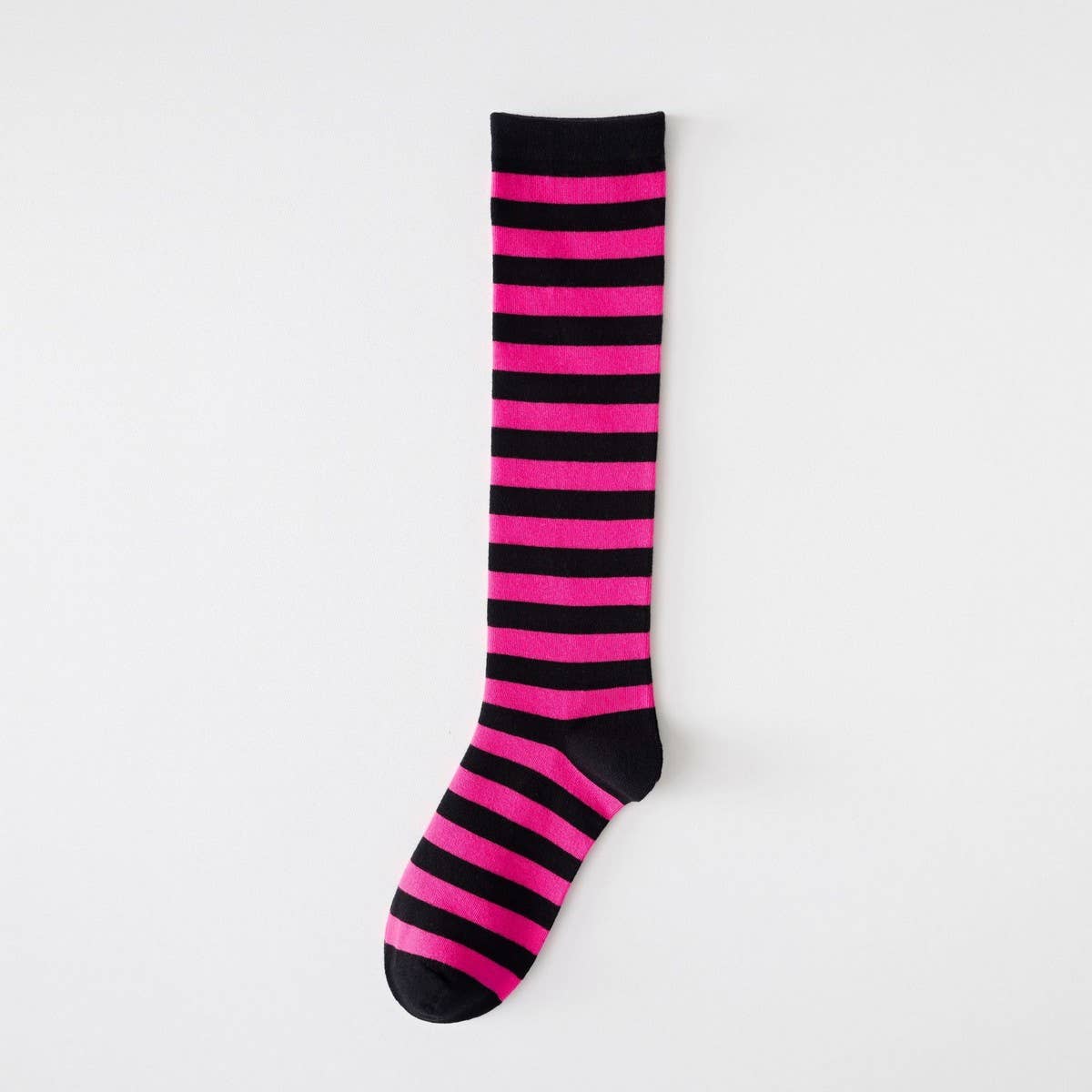 SWEET BONELESS SLIM BLACK STRIPED KNEE-HIGH SOCKS