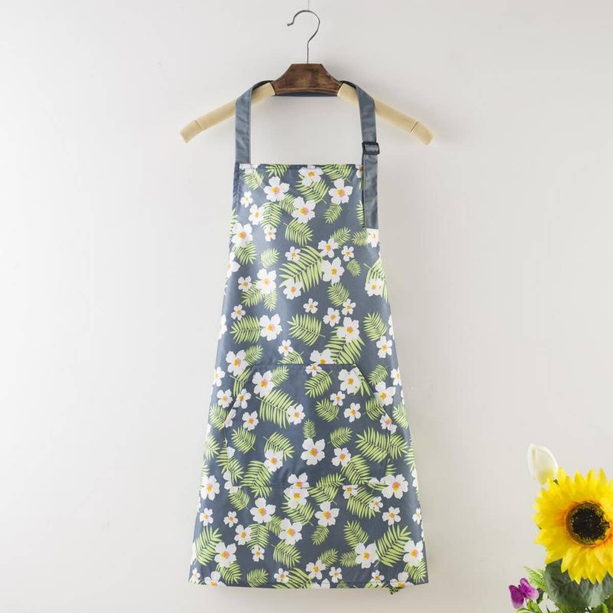 Chrysanthemum Print Waterproof Aprons with pockets