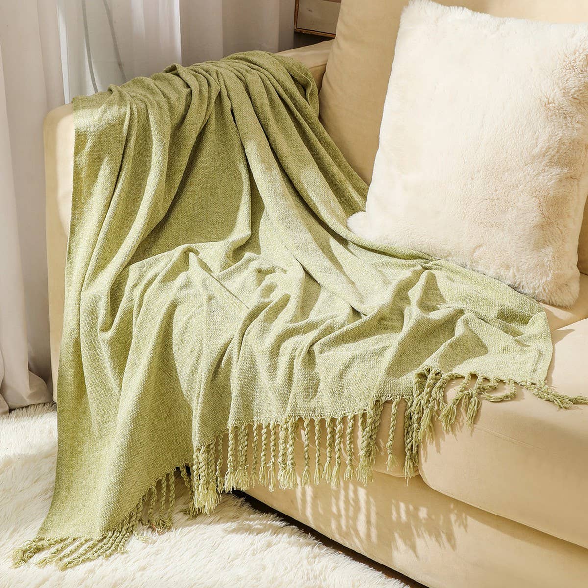 FRINGED SOFT AND WARM KNITTED BLANKET