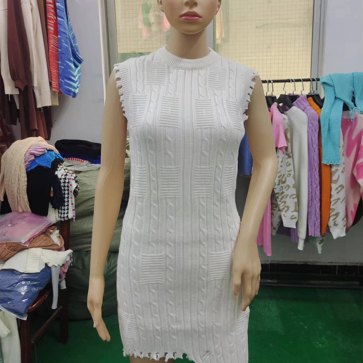 TWIST TIGHT SLEEVELESS ROUND NECK WRAP DRESS