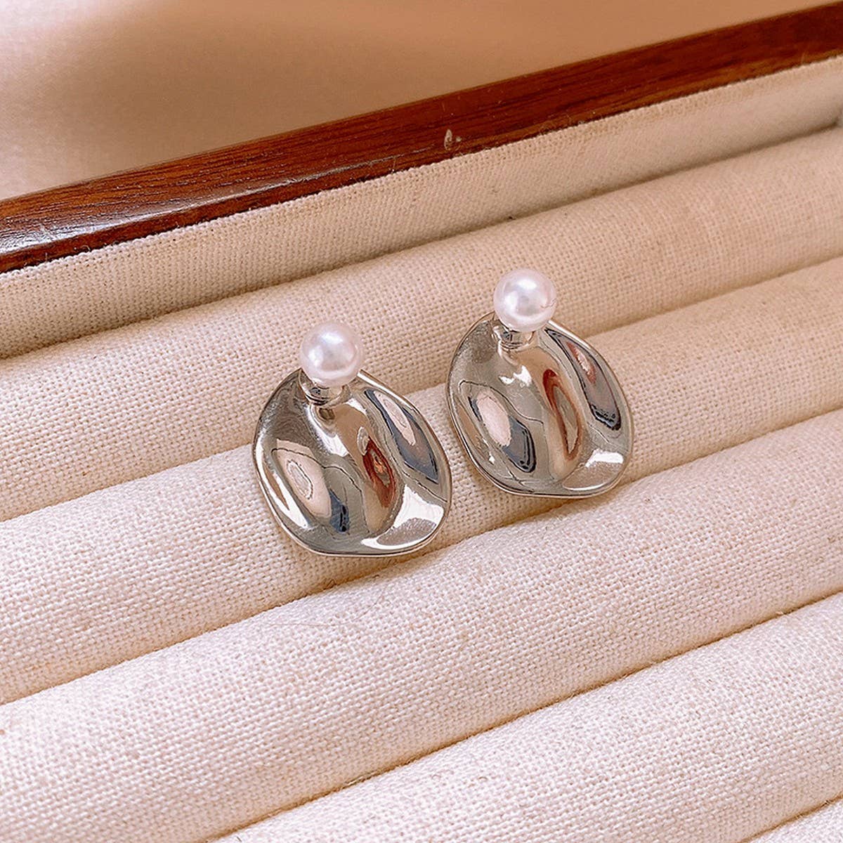 IRREGULAR ROUND PEARL PERSONALITY EARRINGS