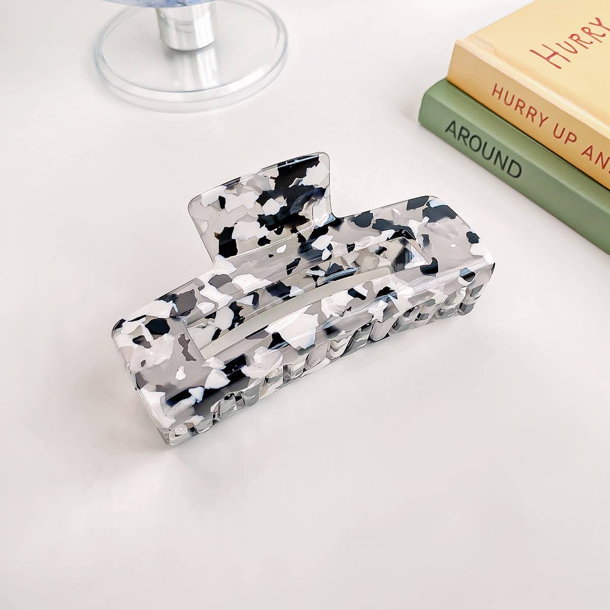 Retro and high-end acetate leopard hair clippers