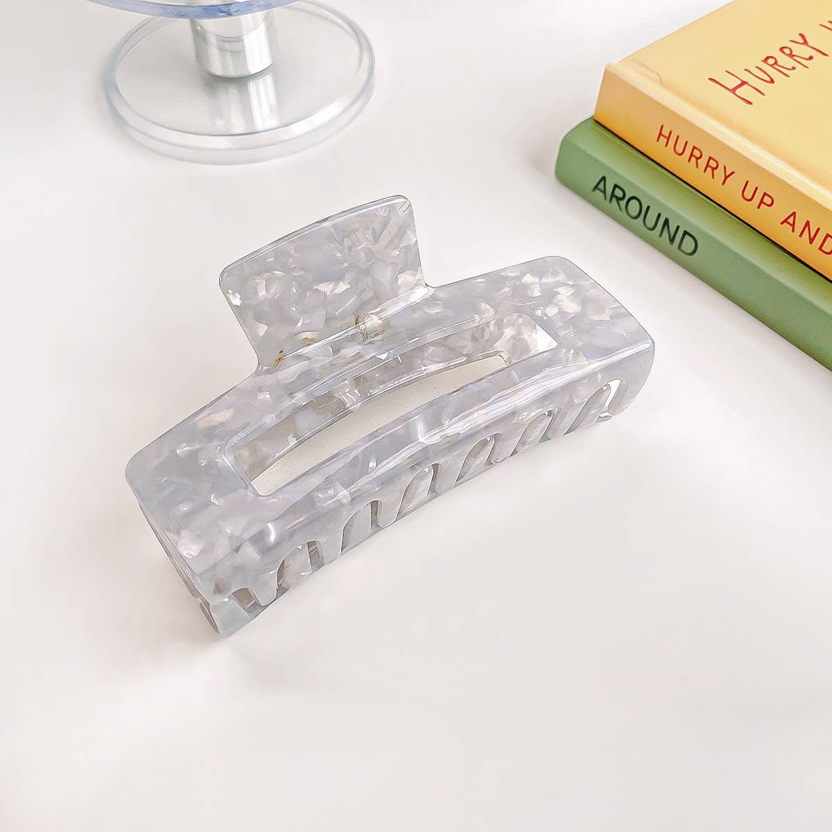 Retro and high-end acetate leopard hair clippers