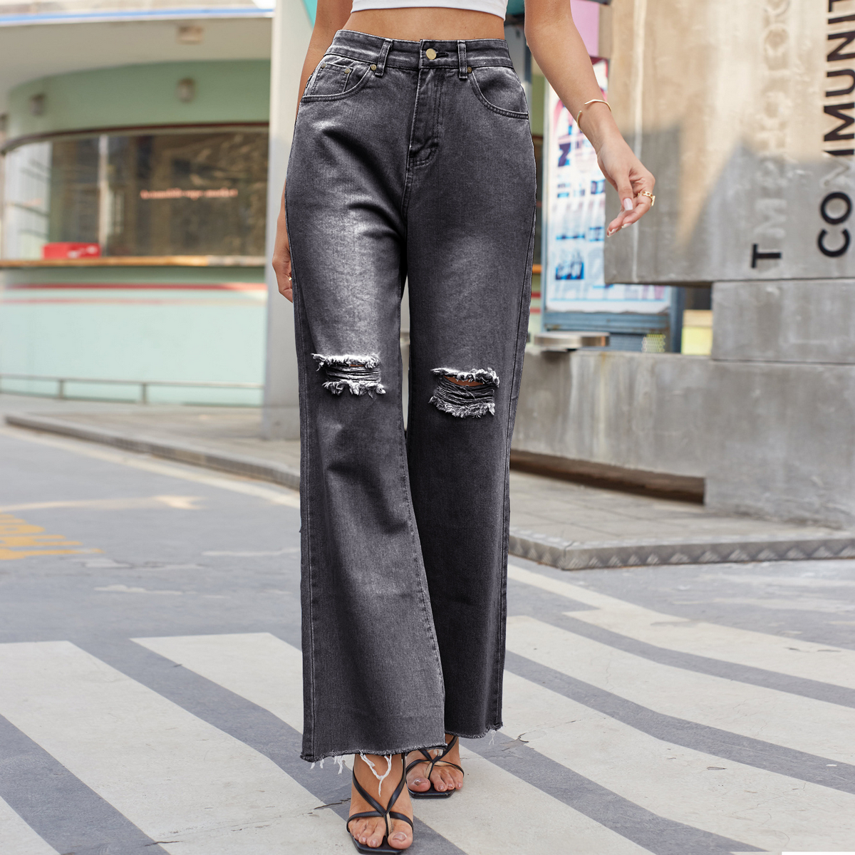 Wide Leg Distressed Jeans ? Micro Flared Style