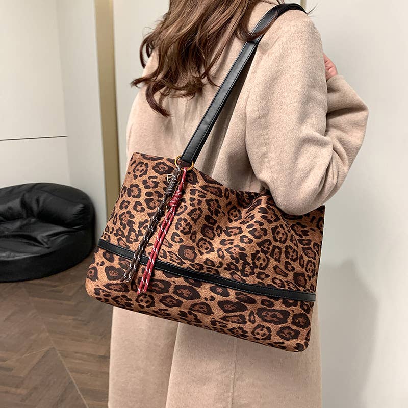 Personalized retro large-capacity tote bag