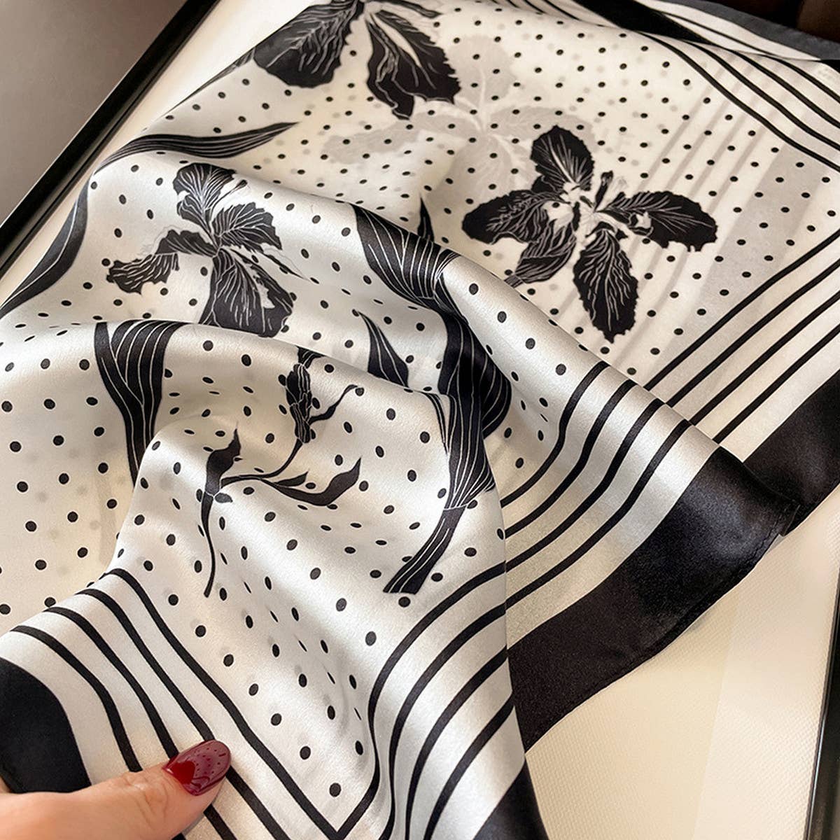 Commuter Scarf-Artistic Leaf Print Sunscreen Shawl
