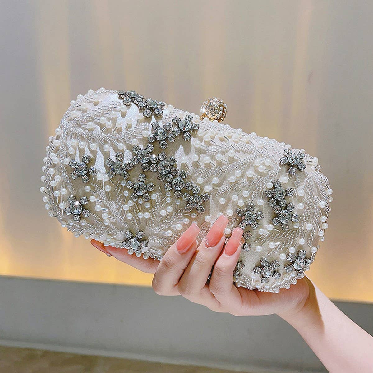 TEMPERAMENT NICHE HANDMADE BEADED PEARL BAG_CWAB2535