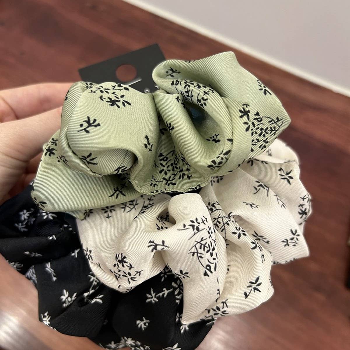 RETRO FRENCH STYLE FRESH FLOWER HAIR SCRUNCHIES_CWAHA1722