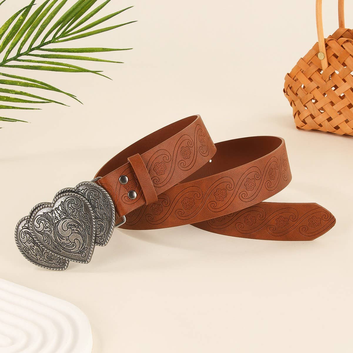 Retro heart-shaped engraved punk exquisite belt