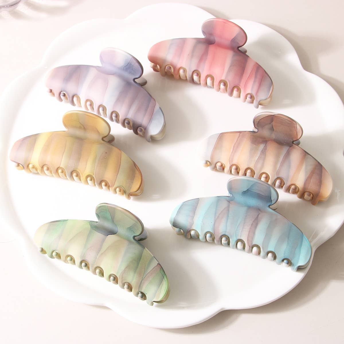 Iridesy matte large PC clip-on hair clip