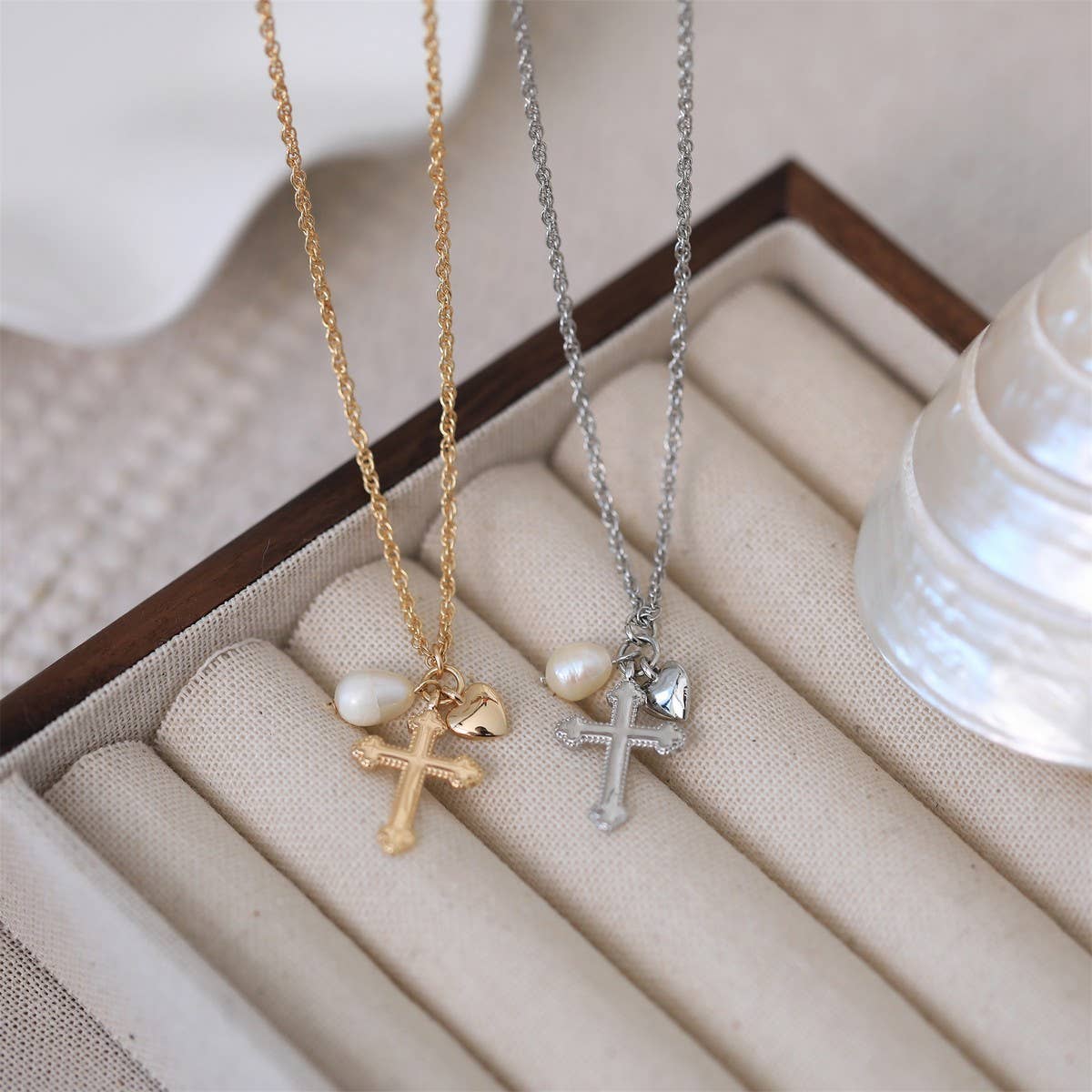 Natural freshwater pearl heart necklace