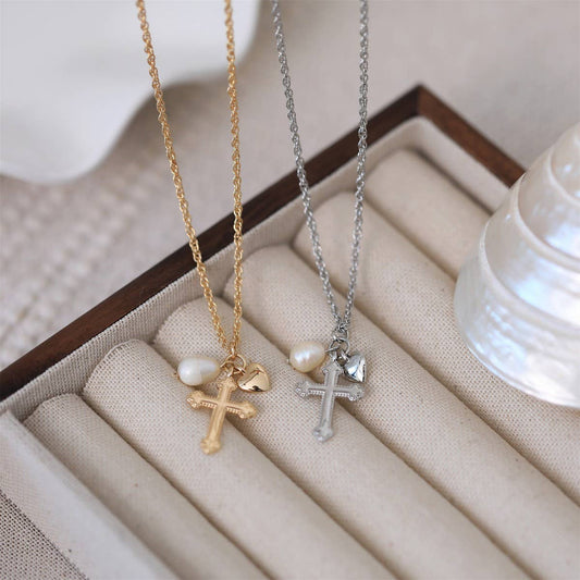 Natural freshwater pearl heart necklace