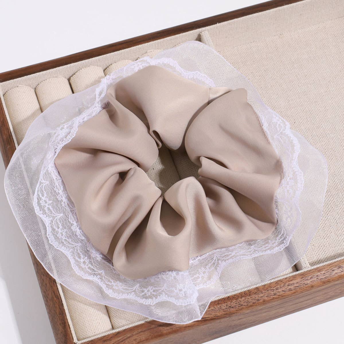 HIGH-END RETRO LACE HAIR TIE