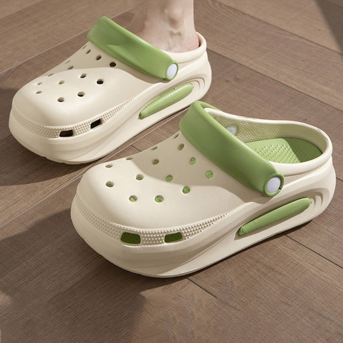 2024 NEW THICK-SOLED NON-SLIP HOLE SANDALS_CWSHS0821