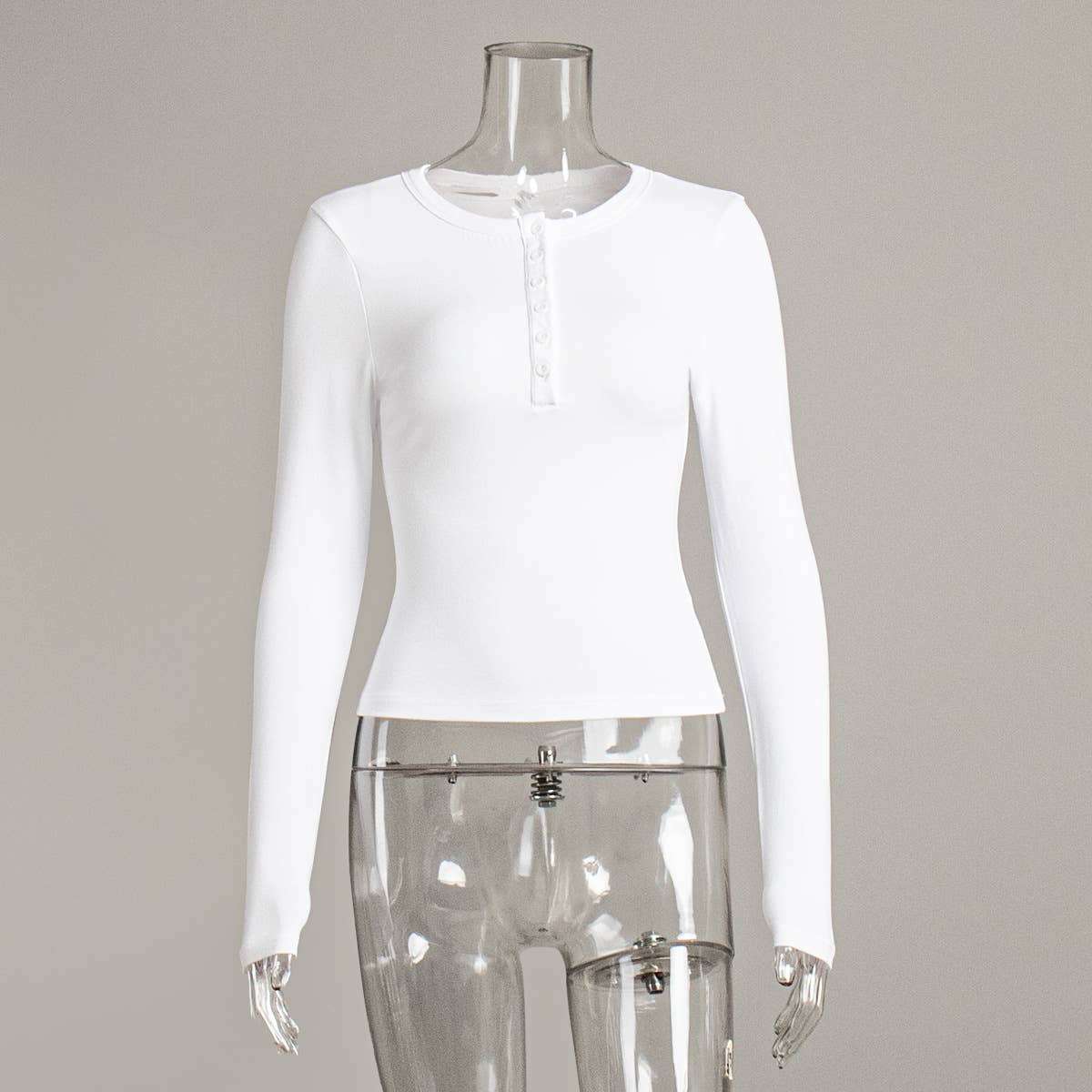 Versatile, form-fitting, round-neck T-shirt