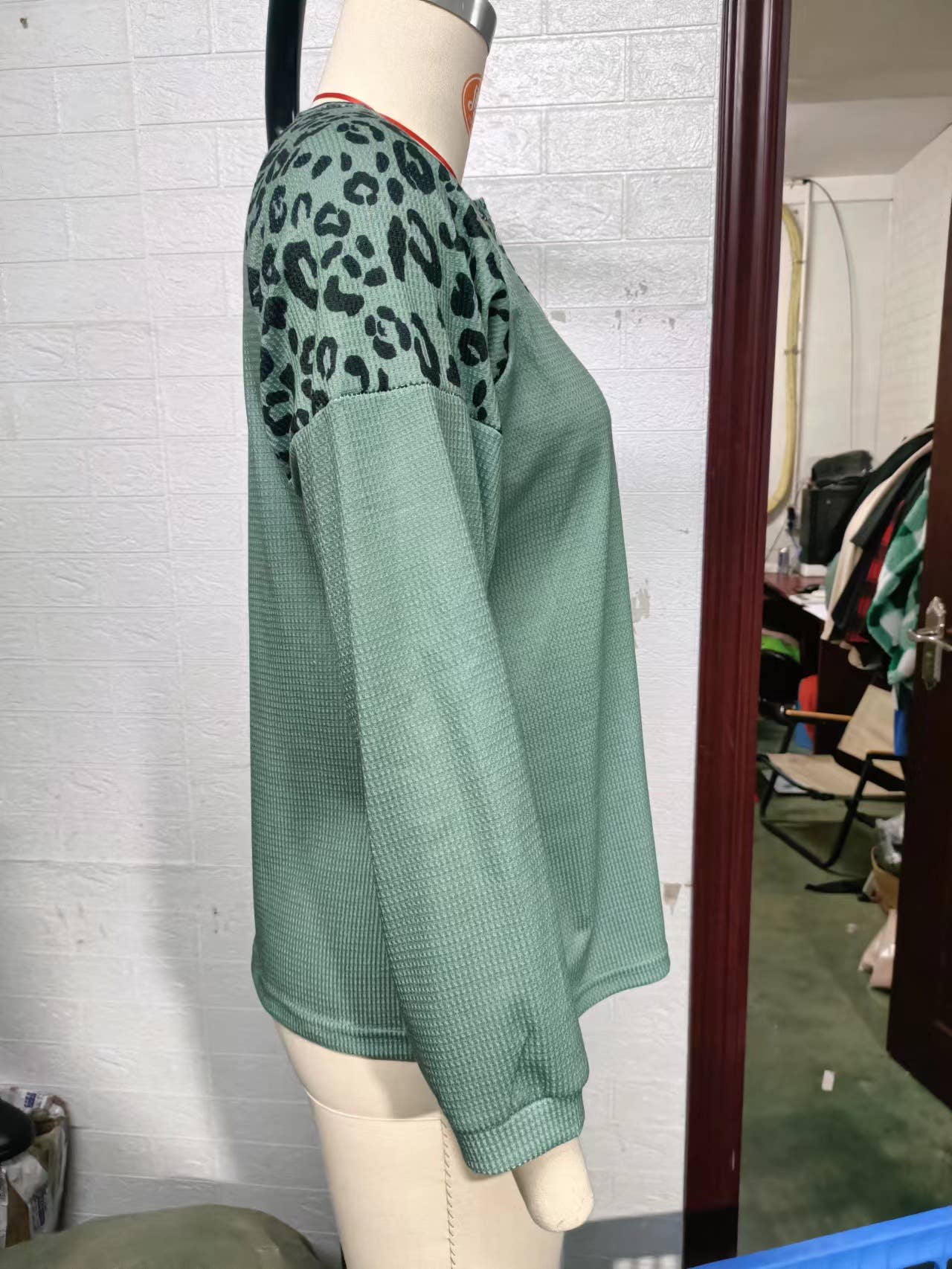 Leopard print color-blocking long-sleeved top